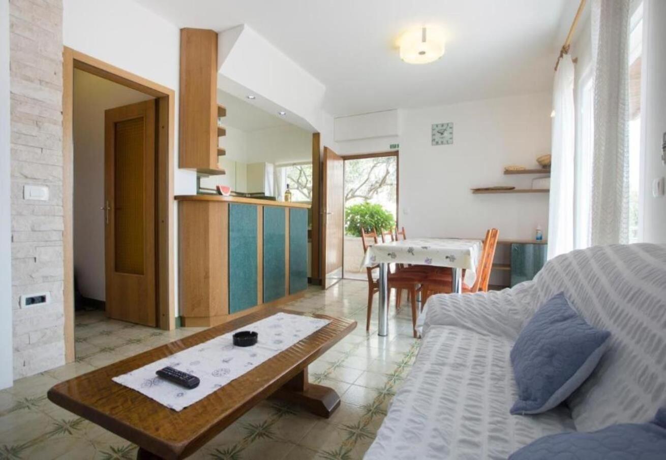 Apartments Damir - 80 M From Beach Postira Eksteriør billede