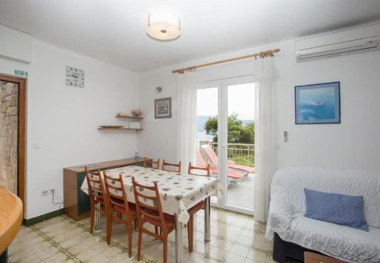 Apartments Damir - 80 M From Beach Postira Eksteriør billede
