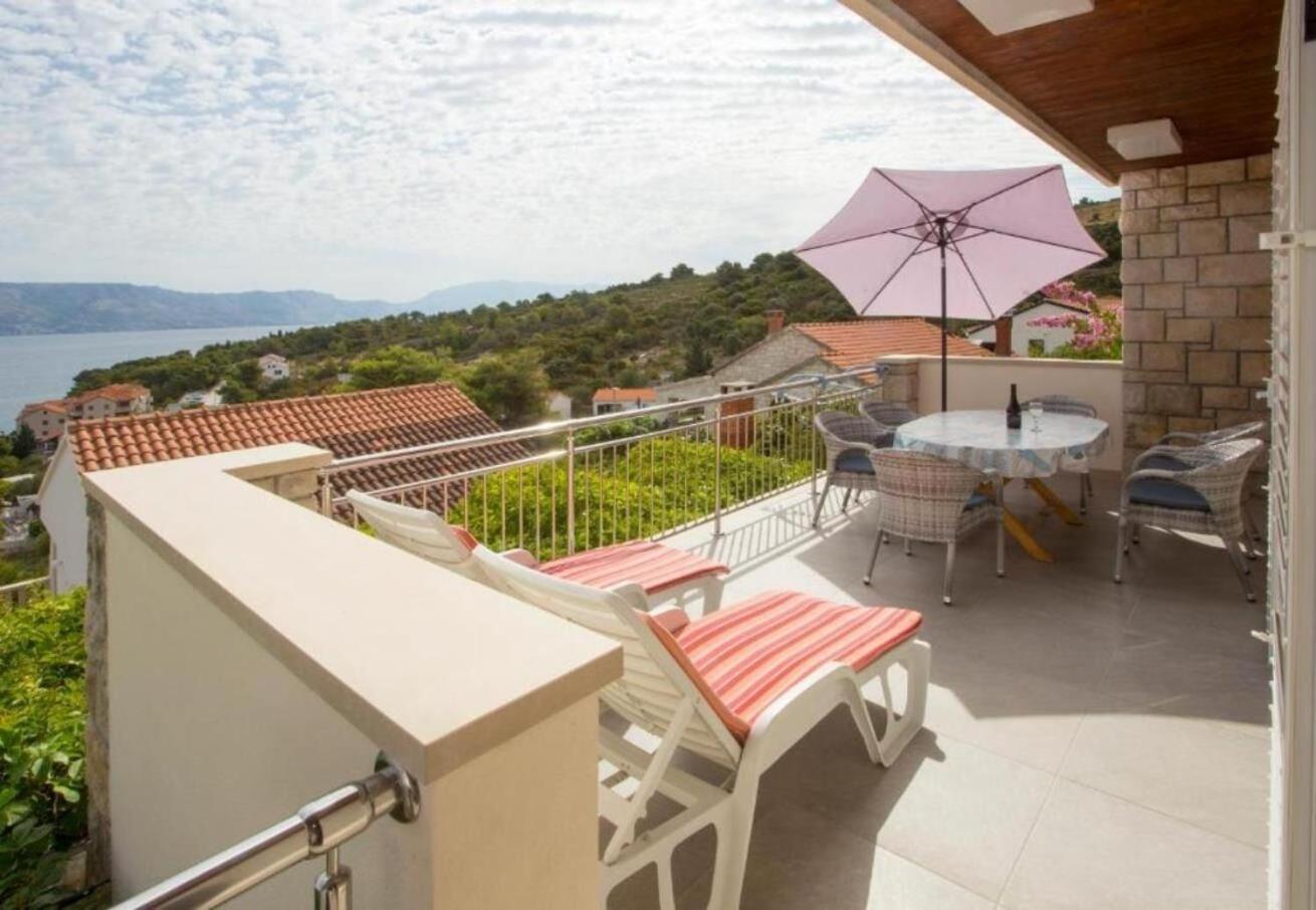Apartments Damir - 80 M From Beach Postira Eksteriør billede
